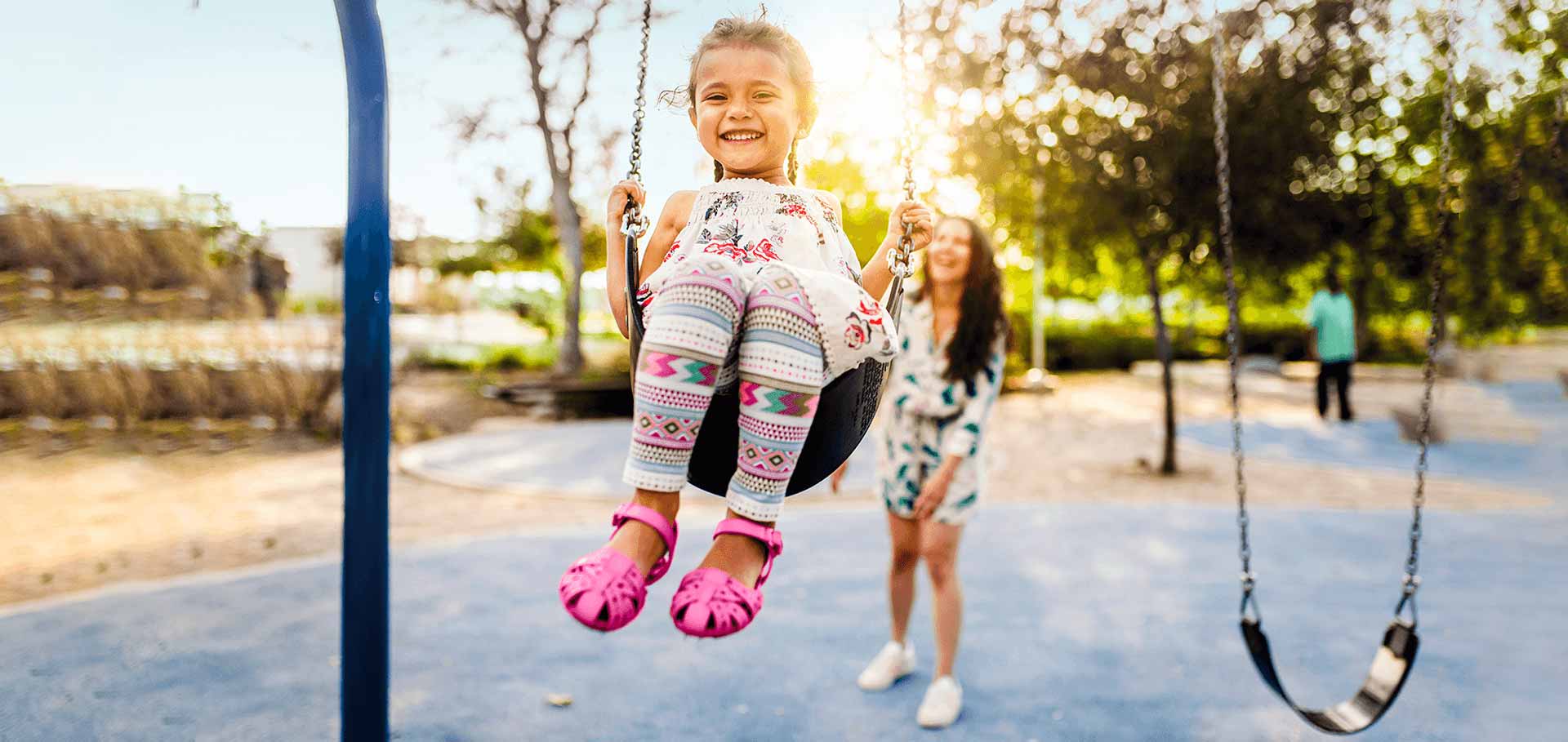 Vive momentos felices con Banana Boat y su línea de productos enfocados en proteger tu diversión en familia al aire libre, ideales para pasar tiempo en el parque de juegos.